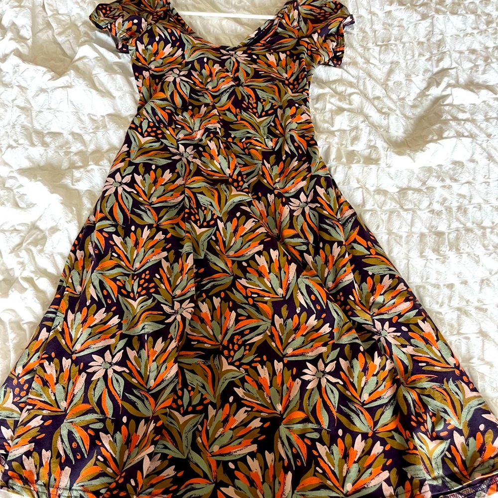 Pact floral fit and flare short sleeve dress with cut out back